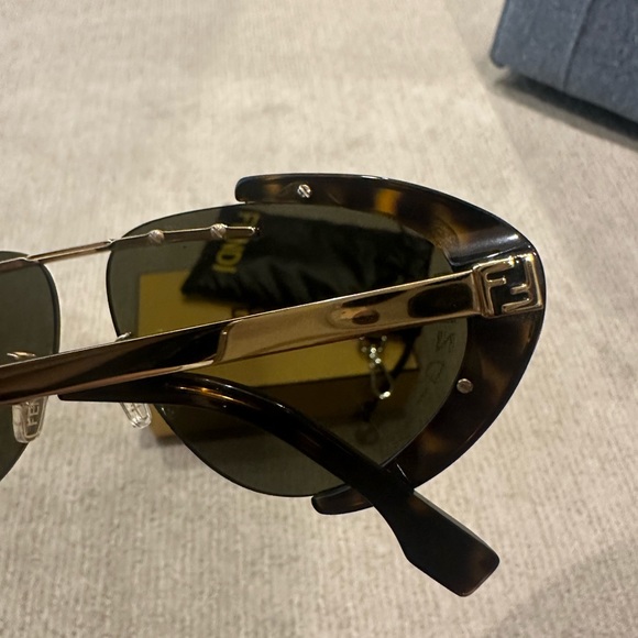 Fendi Gold-Tone and Tortoiseshell Acetate Sunglasses w/ carrying case and box. - Picture 4 of 9